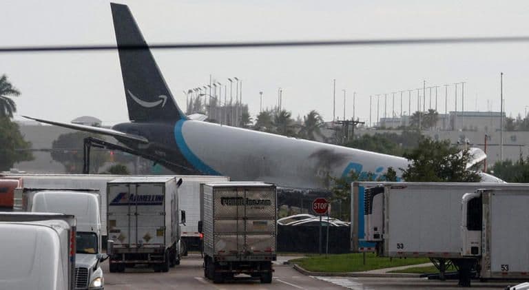 Acidente com avião de carga deixa cinco mortos no aeroporto de Miami