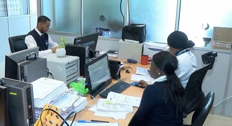 Função pública obrigada a trabalhar uma hora acrescida