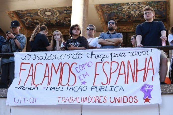 Jovens portugueses saiem às ruas em manifestação contra elevado custo de vida